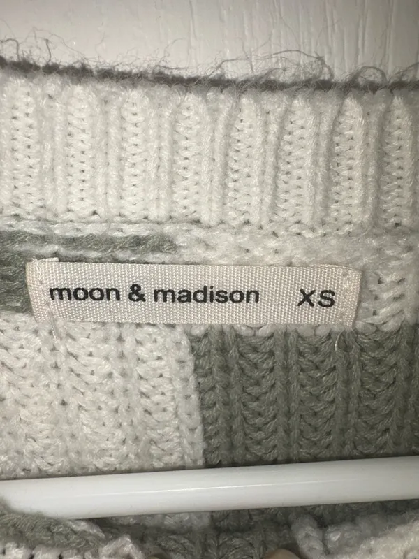 Moon & Madison Sage Checkered Cropped Sweater, featuring a soft knit and a relaxed crewneck design - Image 2