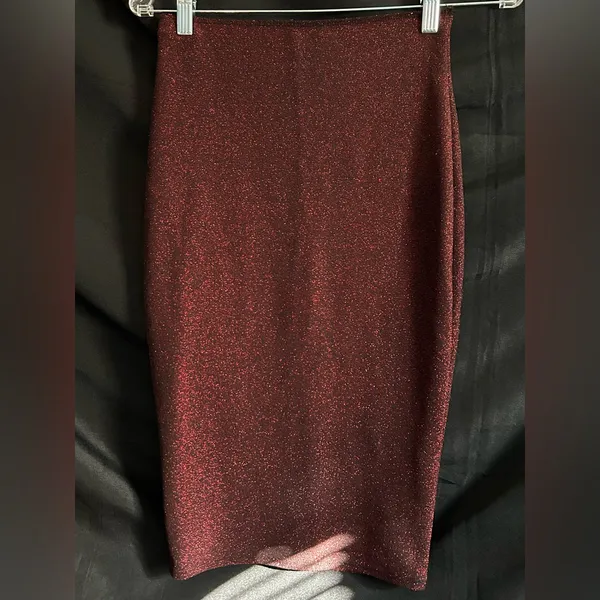 Elegant Women’s Burgundy Glitter Pencil Skirt SZ MD - Image 4