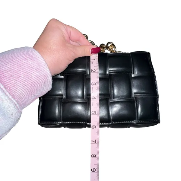 Like Dreams Black‎ Weaved Purse With Crossbody Strap And Gold Chain Handle - Image 8