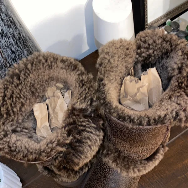 Rare!! UGG Skylah Brown Bomber Leather Faux Fur Boots Size 6 - Image 12