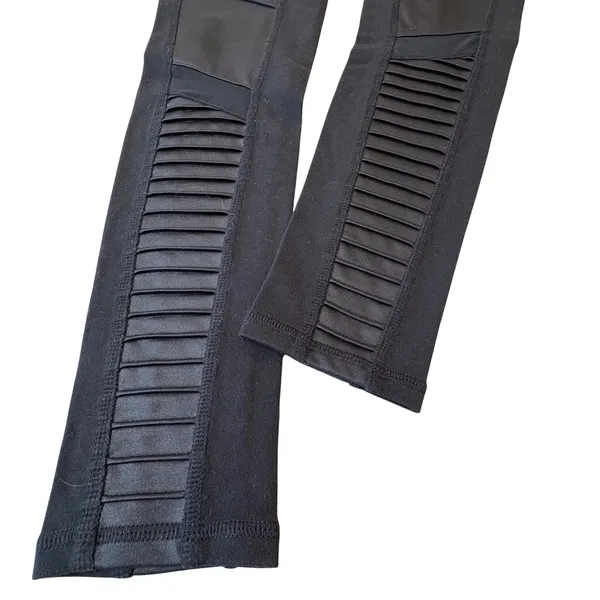 Alo Yoga Moto Panel Leggings Womens XS Black Ribbed Mesh High Performance Active - Image 3