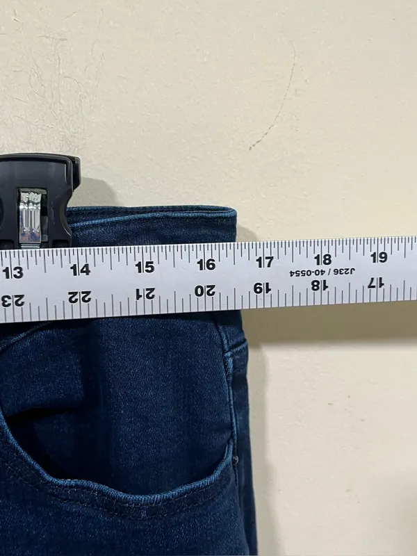 Quince dark wash bootcut jeans feature a high-rise waist five-pocket size32 EUC - Image 4