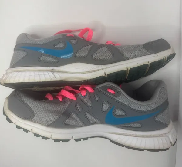 Nike Revelation 2 Athletic Shoes Size 9  - Image 5