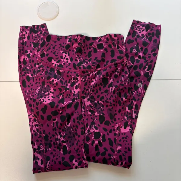 Lululemon Leggings Womens 0 Pink Black Animal Print High Rise 23 Inseam - Image 3