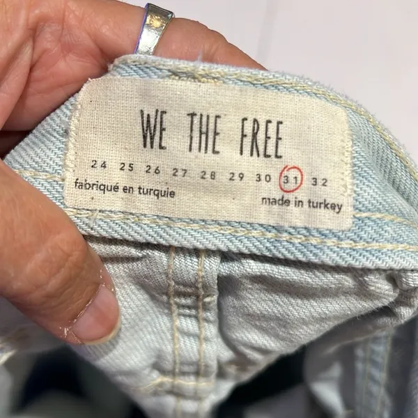 We the Free People Size 31 Mid rise Maggie Distressed Crop Jeans Raw Frayed Hem - Image 11
