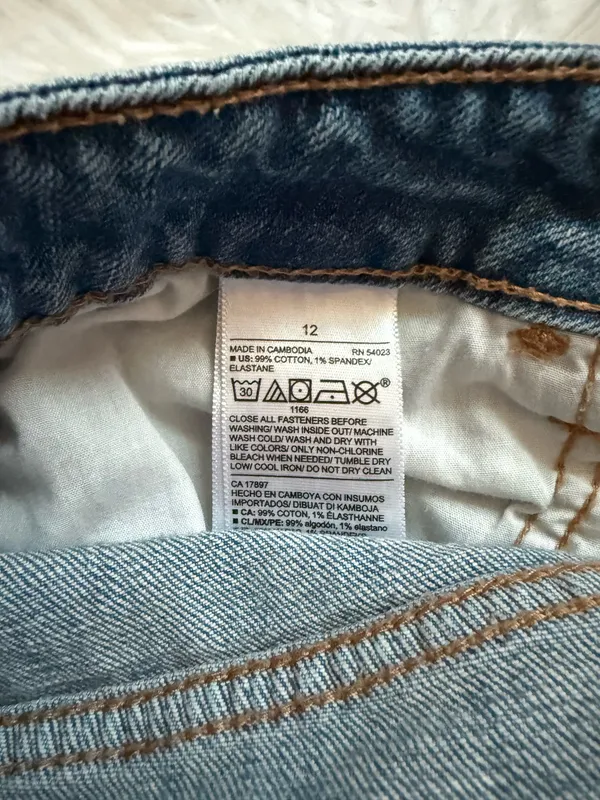 Old Navy denim shorts - Image 3