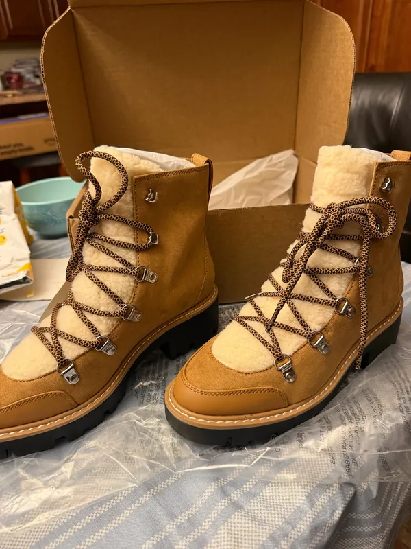 Boots Brown Size 8.5 - Image 2