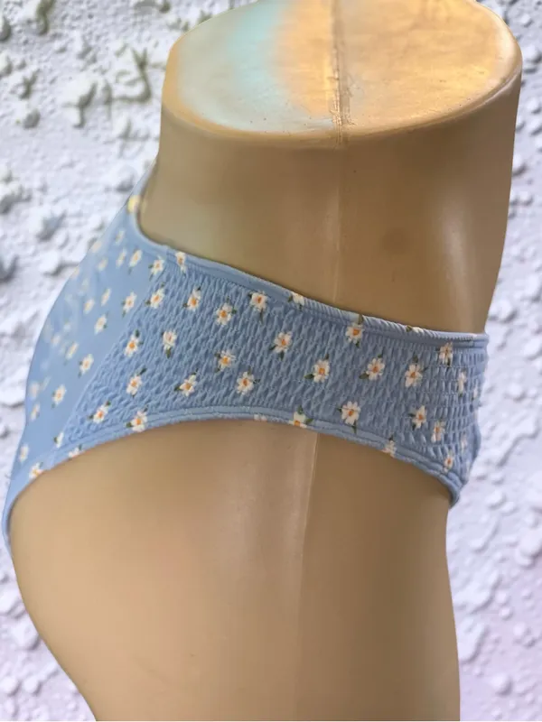 Hollister Blue Daisy Floral Print Bikini Bottom Size Medium Smocked Sides - Image 5