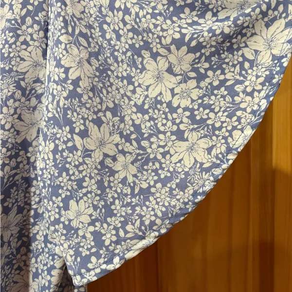 Sienna Sky floral print blouse women’s M - Image 6