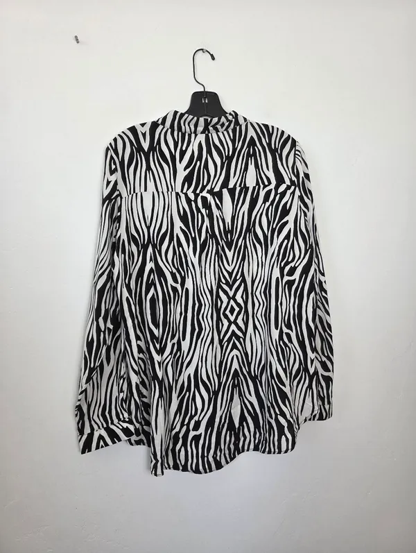 Big Dart Zebra Print Button Up Shirt Blouse Top Viscose Lightweight Comfy Large - Image 7