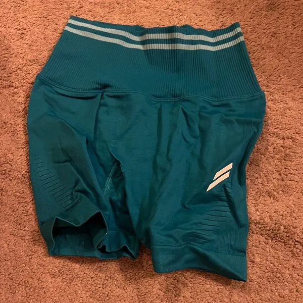 Doyoueven scrunch shorts xs‎ - Image 3