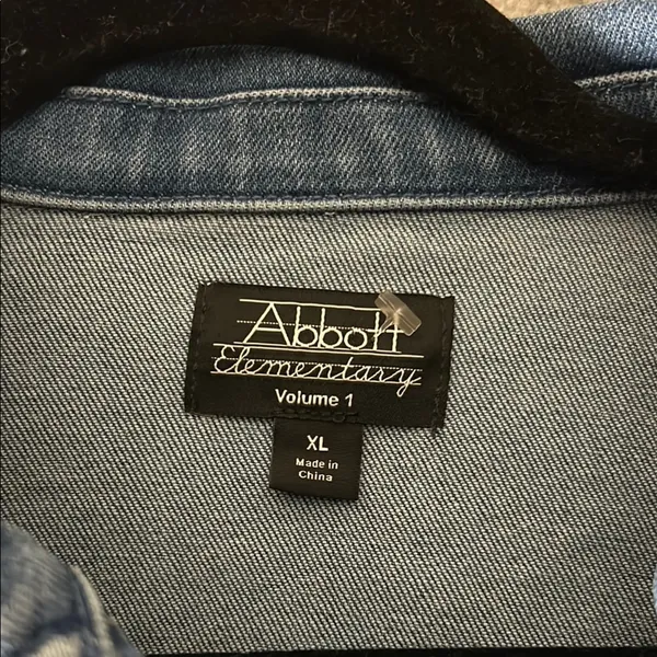 Abbott Elementary‎ Teachers Edition Volume 1 Denim Jacket Medium Wash XL NEW - Image 2