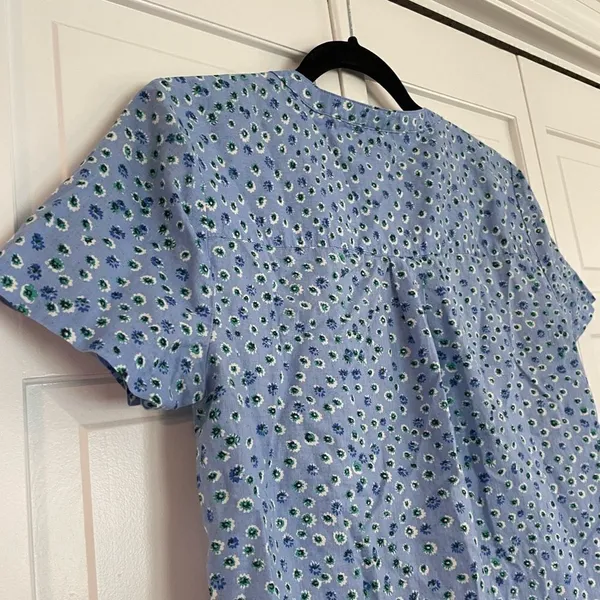 J.crew blue floral cropped button down size small - Image 8