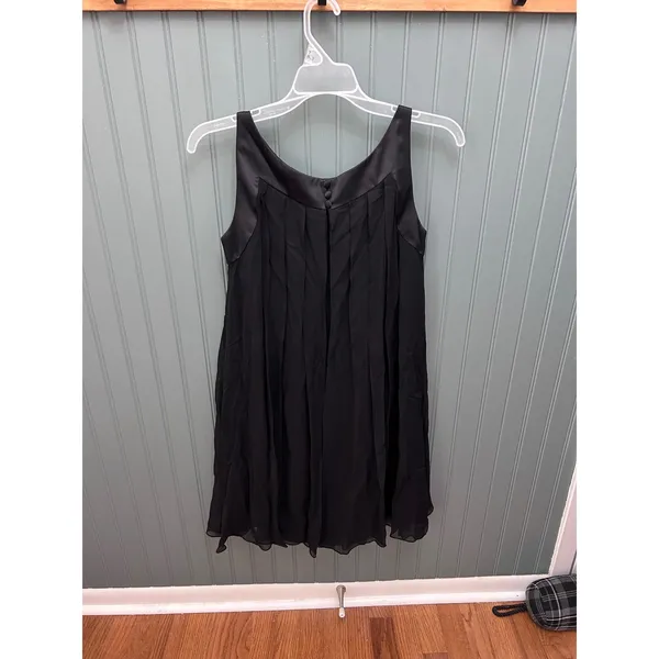 Maggy London Black 100% Silk Pleated Chiffon Cocktail Dress Sleeveless Size 4‎ - Image 3