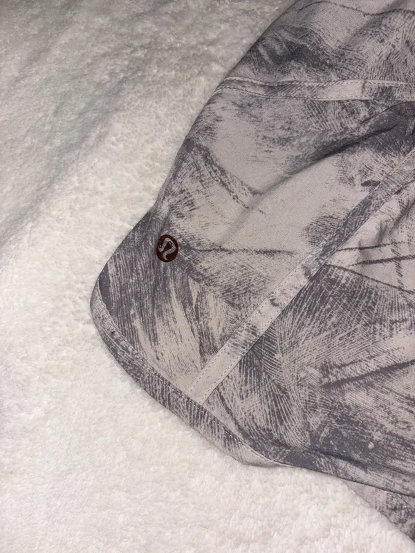 Lululemon Tracker Shorts 4" - Image 3