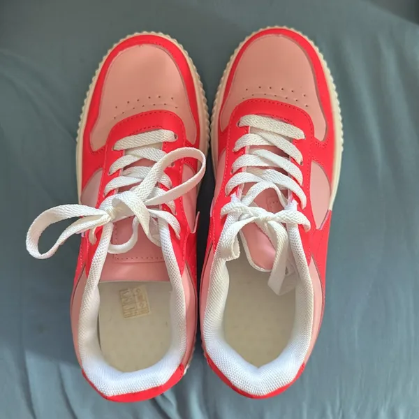 SHEIN Pink & White Women's Sneakers - Image 5