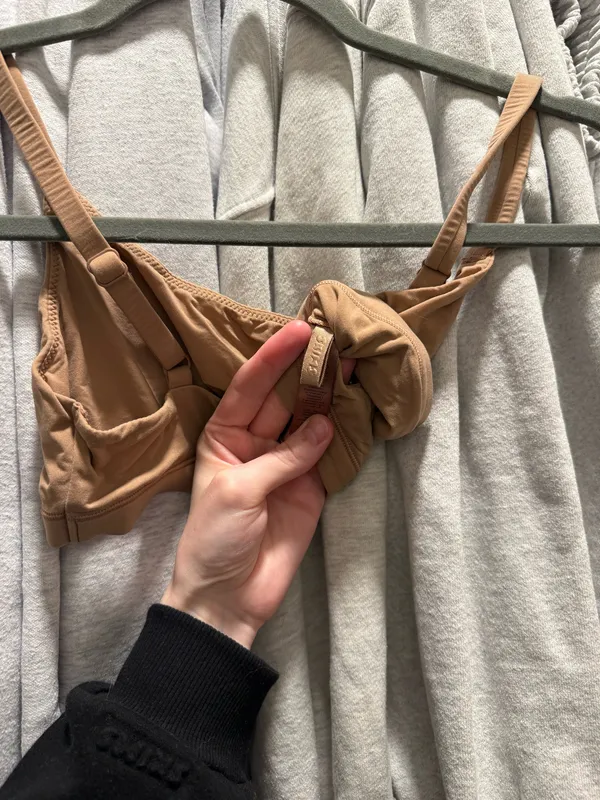 Skims Scoop Bralette - Image 3