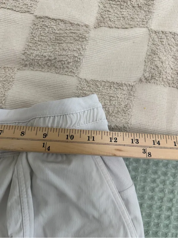 Lululemon Dance Studio‎ High-Rise Short 3.5"
Bone size 2 - Image 2