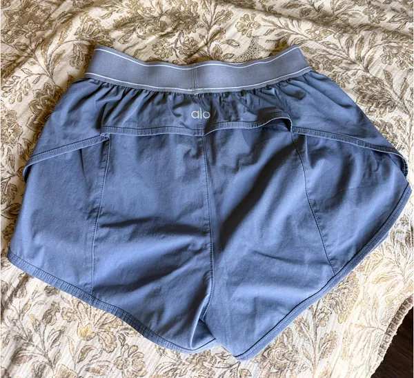 Alo Yoga Shorts Match Point - Image 4