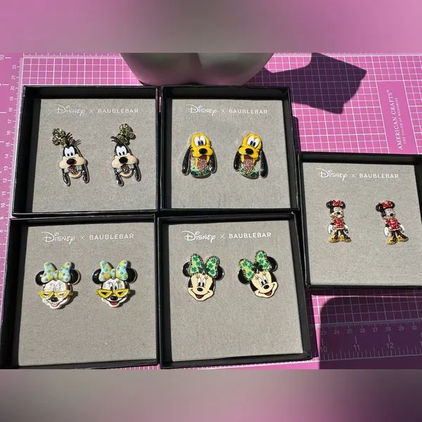 1 pc Disney X BAUBLEBAR Minnie Mouse Pluto Goofy diamond drop earring w/ box 🎁 - Image 2