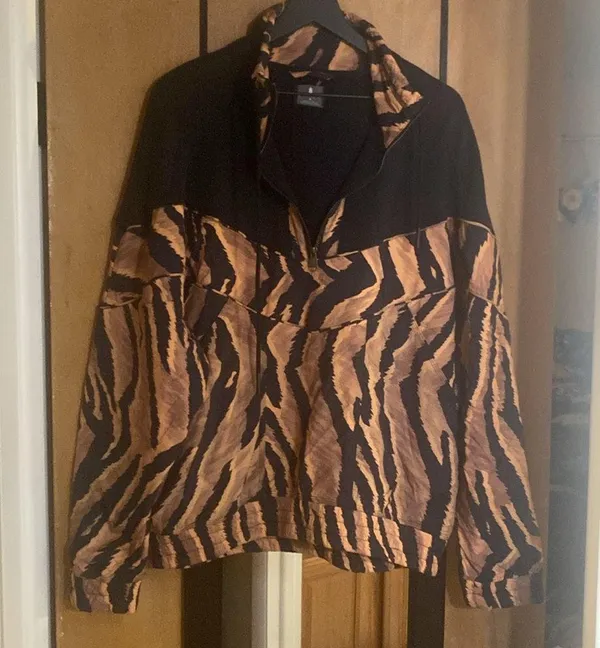 Free People Movement NWOT Walk The Line tiger print pullover, size medium 8/10 - Image 4
