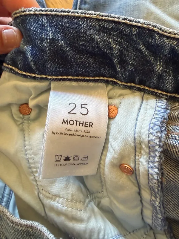 MOTHER The Vagabond Reckless Distressed Boyfriend Jeans Size 25 - Image 4