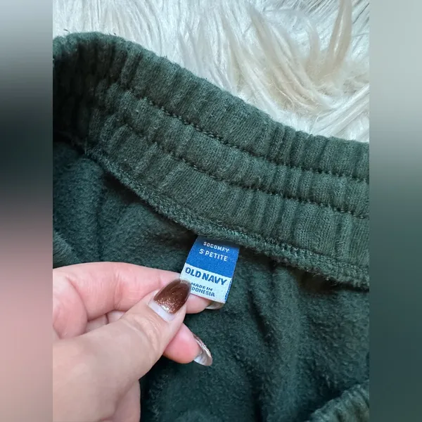 Old Navy SoComfy cargo sweatpants - Image 7