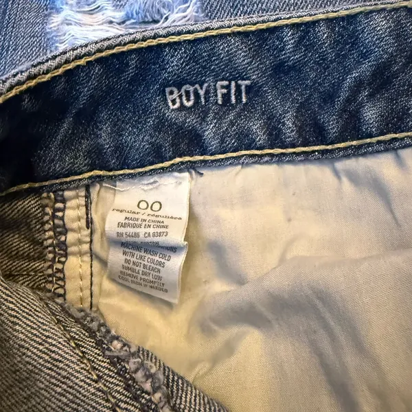 Y2K American Eagle 00 Boy Fit Cropped Low Rise Jeans Blue Distressed Denim Capri - Image 6