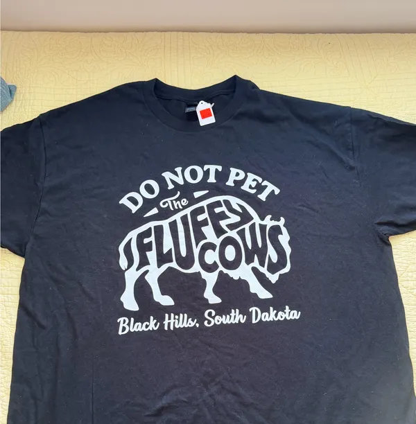 Gildan Do Not Pet the Fluffy Cows Graphic Tee – NWT - Image 4