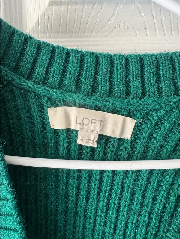 Loft Sweater crop green button up - Image 3