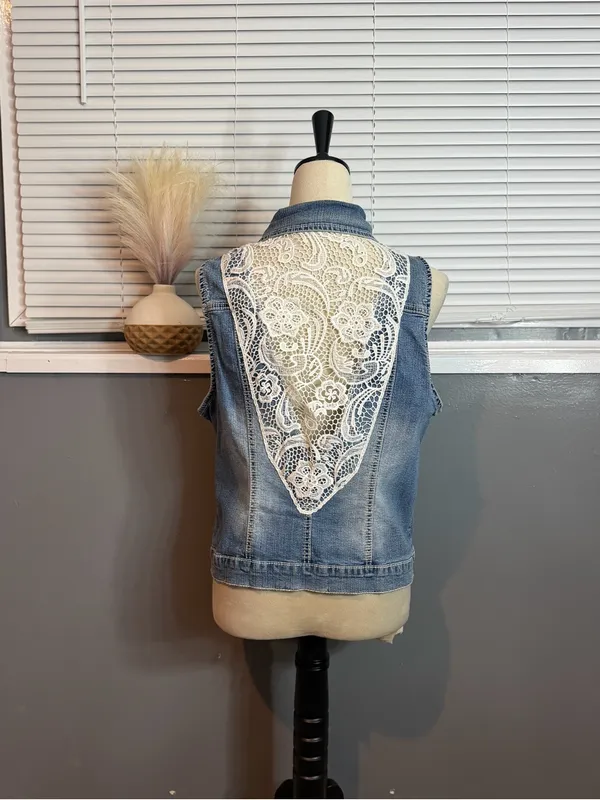 Maurices Lace Back Denim Vest Sleeveless Jean Jacket Boho Festival Y2K Size 0 - Image 6
