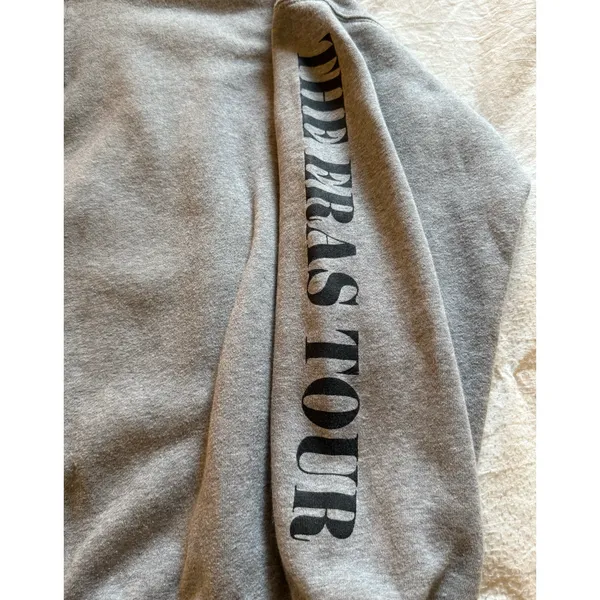 Taylor Swift Eras Tour Sweatshirt Size M Gray Graphic Logo 1/4 Zip Official Merc - Image 4