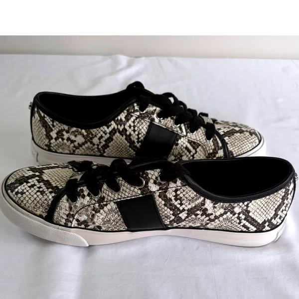 Guess Los Angeles Snake Print Sneakers Women's Size 9‎ Y2K Streetwear Luxe Chic - Image 3