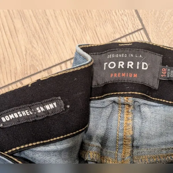 Torrid Bombshell Skinny‎ Jeans Plus 14 14R Ripped Distressed Stretch Denim Pants - Image 3