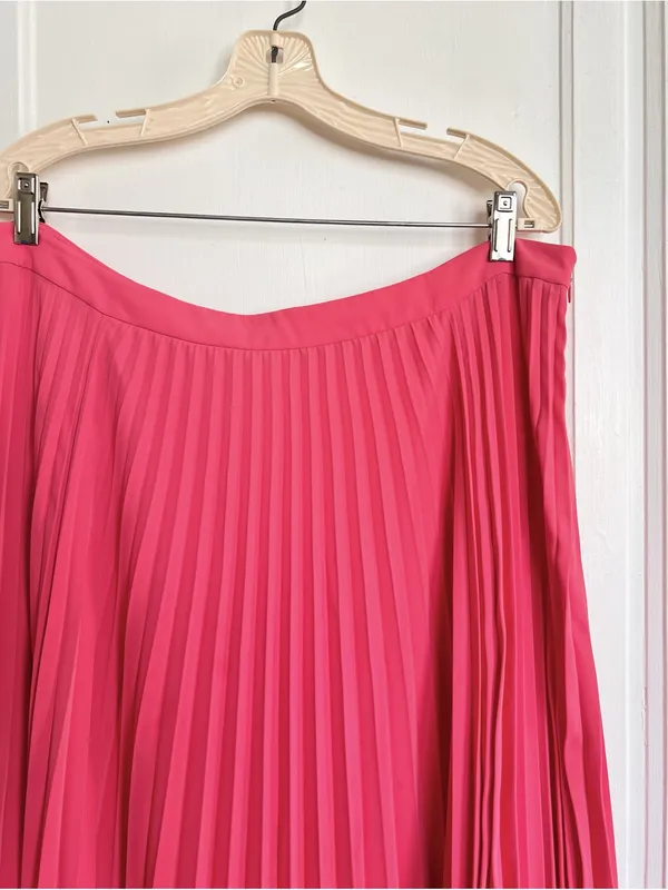 Boden • Kristen Pleated Skirt in Strawberry Shortcake Pink midi coral accordion - Image 6
