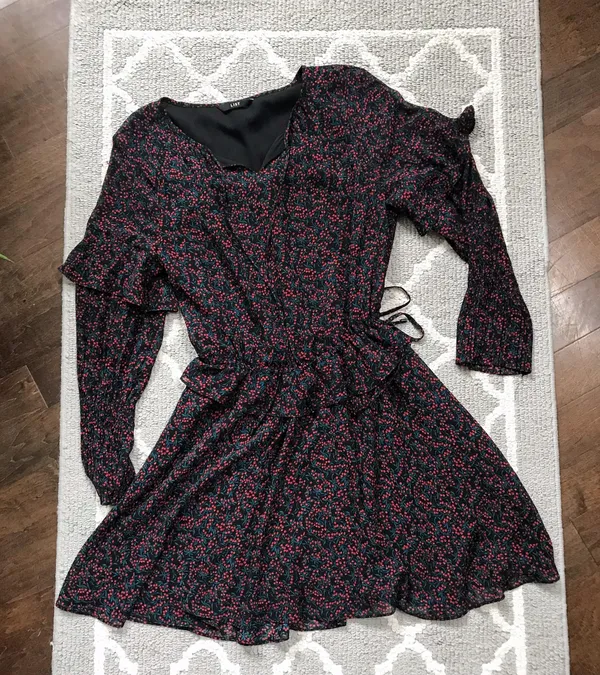 Revolve Holiday Print Ruffle Cinch Waist Mini Drszz - Image 3