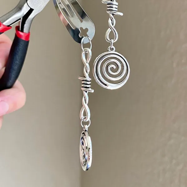 Handmade spike & spiral silver hair clips set of 2⭐️ - Image 3