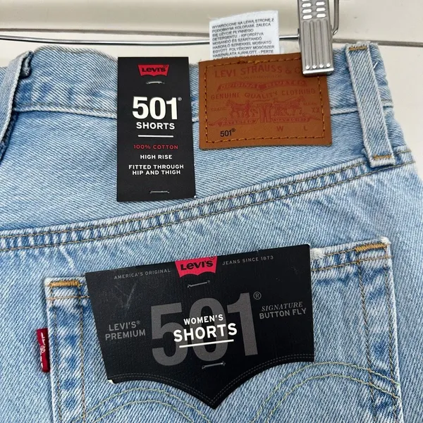 Levi’s Women’s 31 Button Fly Denim Shorts New NWT Premium - Image 4