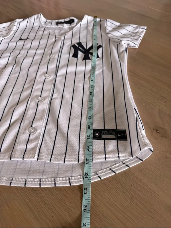 Nike MLB New York Yankees Juan Soto women’s jersey white blue pinstripe small - Image 9