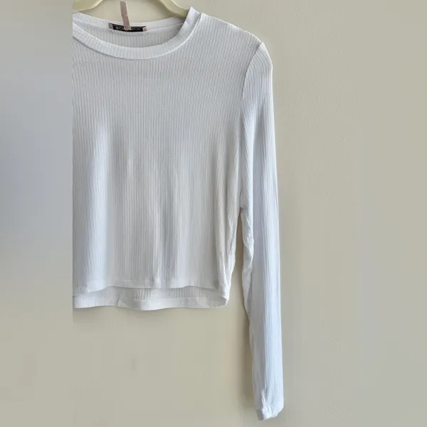 BCBGeneration Cropped Long Sleeve Ribbed Tee, White, Size Medium - Image 4