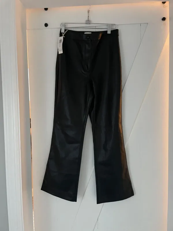 NEW ARITZIA WILFRED ADELE FLARED VEGAN LEATHER PANTS IN BLACK SIZE 4! - Image 6