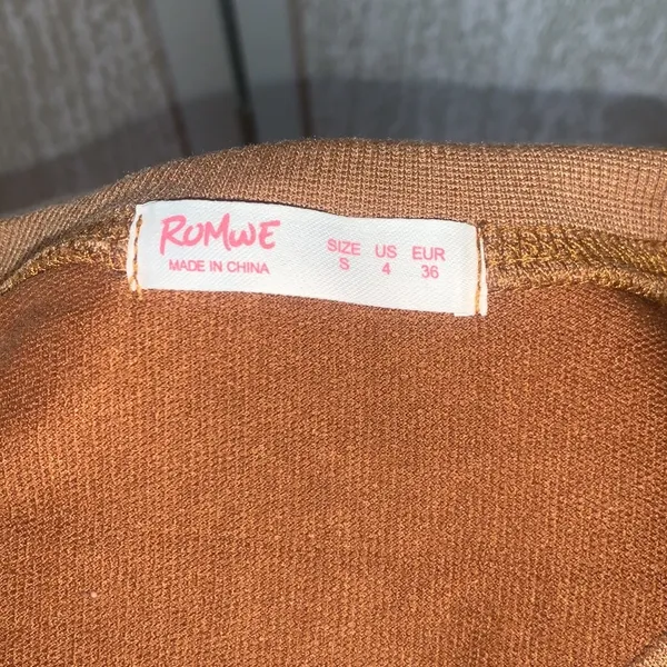 Romwe Alaska crewneck - Image 3