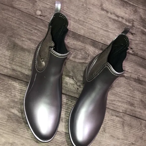 Cubanas by Anthropologie chelsea gray silver rain boots - Image 2