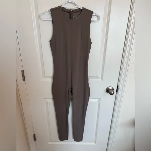 TNA Aritzia TnaBUTTER™ Muscle Jumpsuit Small - Image 3