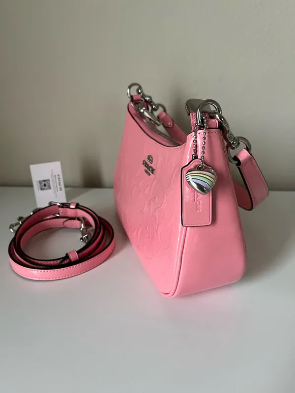 Coach Teri Shoulder Bag In Signature Leather With Heart Charm - Image 4