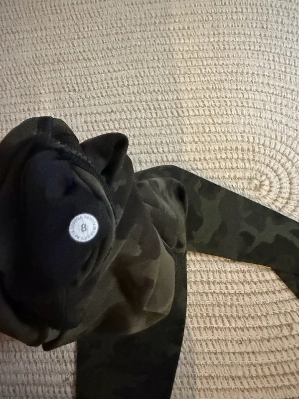 Camo lululemon leggings 25” - Image 3