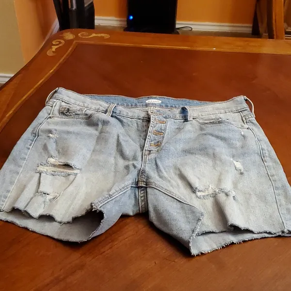 Old Navy Distressed jeans shorts Size 10 - Image 4