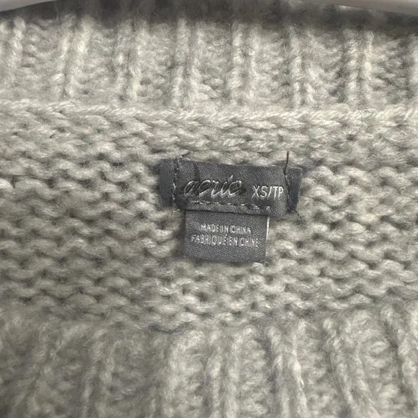 S201. Aerie sweater - Image 2