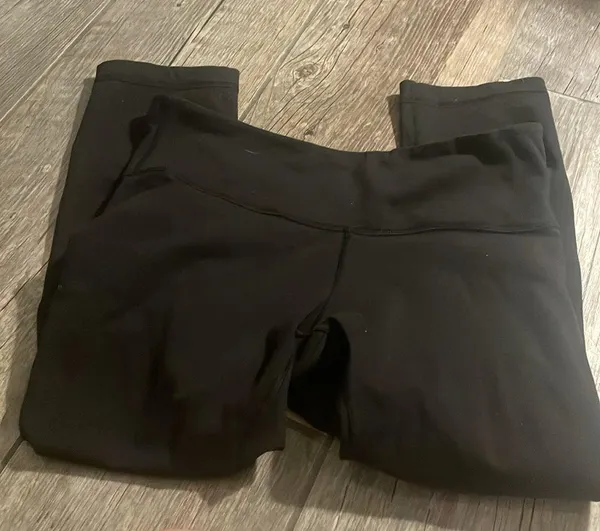 Lululemon cropped black leggings - Image 4