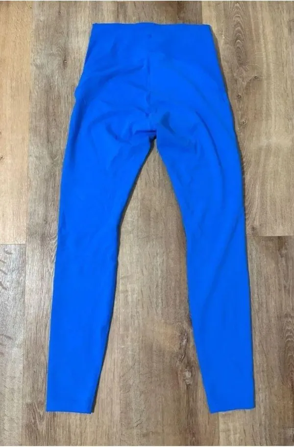Lululemon InStill High Rise Legging - Size 6 28" Inseam. - Image 2